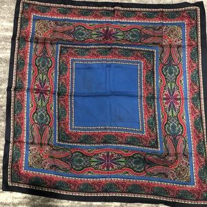 Designer Oscar de la Renta scarf